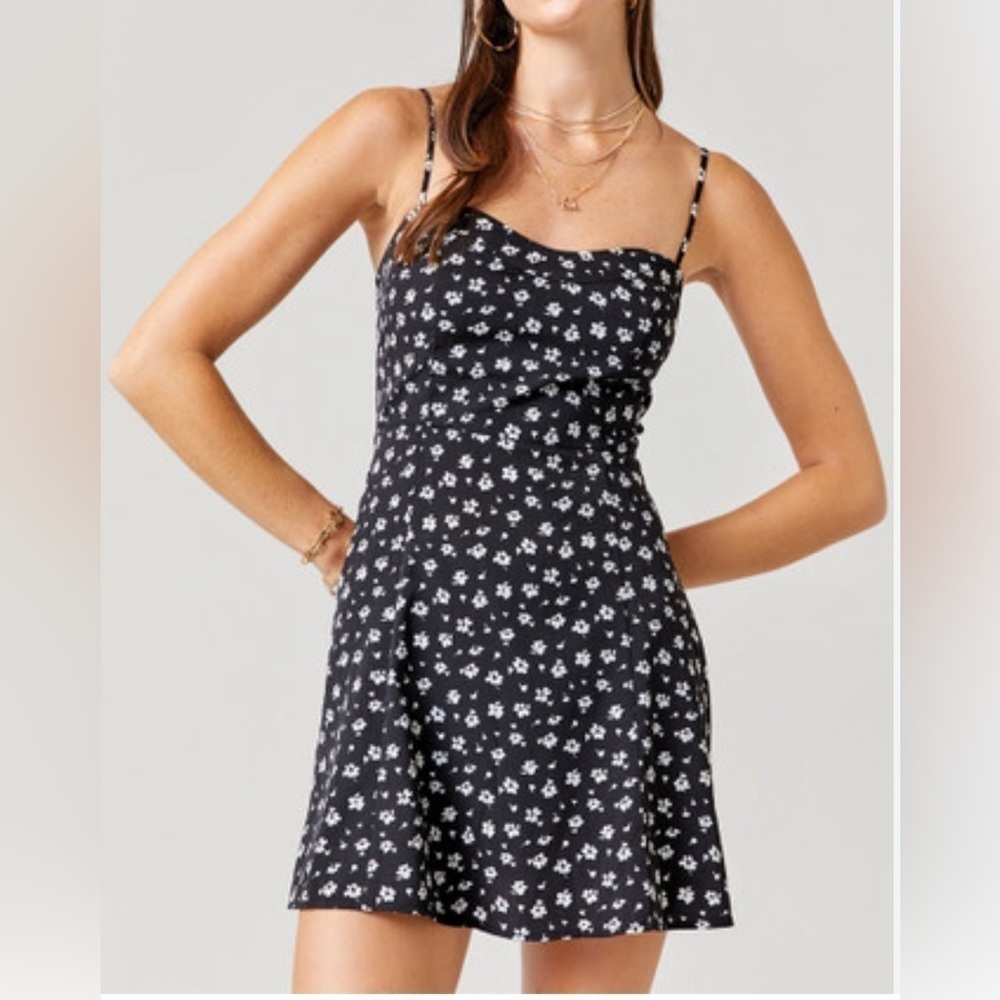 Cozy Casual Floral Cut Out Trim Mini Dress | SIZE S